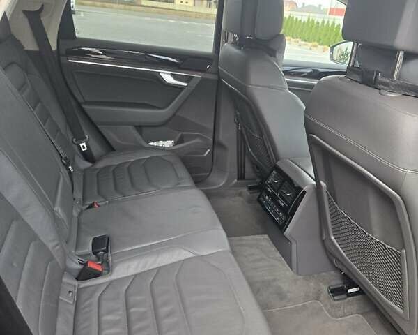 Черный Фольксваген Туарег, объемом двигателя 2.97 л и пробегом 135 тыс. км за 47000 $, фото 24 на Automoto.ua