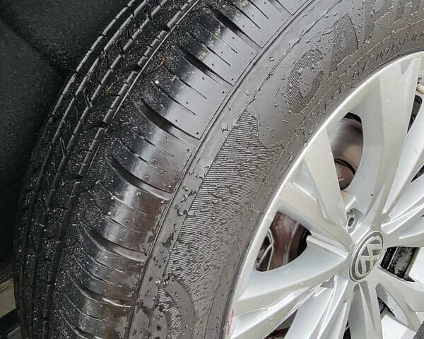 Чорний Фольксваген Туарег, об'ємом двигуна 2 л та пробігом 83 тис. км за 18900 $, фото 15 на Automoto.ua