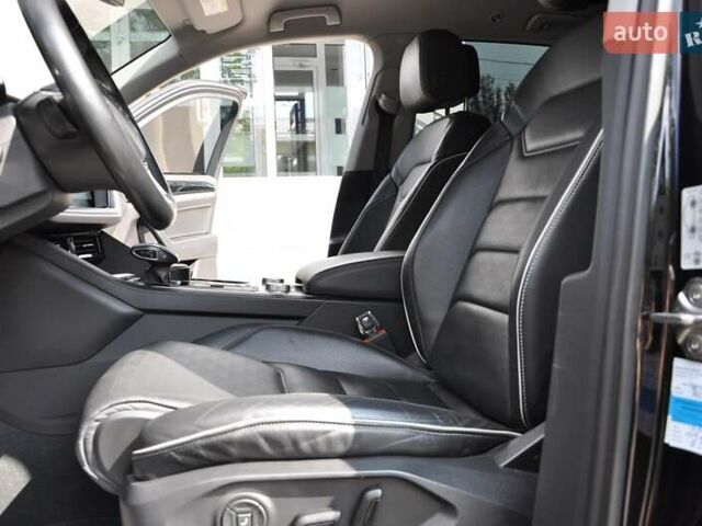 Черный Фольксваген Туарег, объемом двигателя 2.97 л и пробегом 138 тыс. км за 46400 $, фото 26 на Automoto.ua