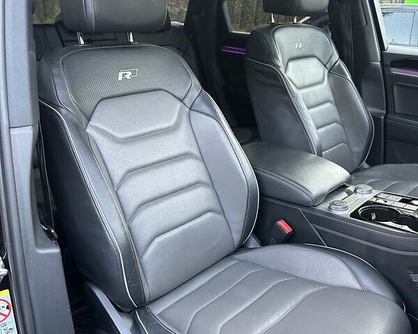 Черный Фольксваген Туарег, объемом двигателя 2.97 л и пробегом 264 тыс. км за 44000 $, фото 50 на Automoto.ua