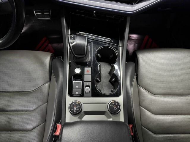 Черный Фольксваген Туарег, объемом двигателя 3 л и пробегом 172 тыс. км за 50500 $, фото 22 на Automoto.ua