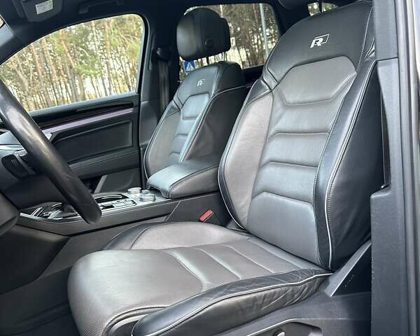 Черный Фольксваген Туарег, объемом двигателя 2.97 л и пробегом 264 тыс. км за 44000 $, фото 45 на Automoto.ua