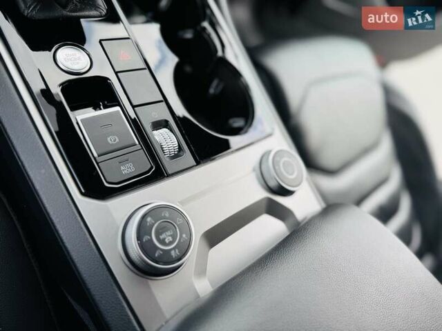 Чорний Фольксваген Туарег, об'ємом двигуна 2.97 л та пробігом 170 тис. км за 41950 $, фото 48 на Automoto.ua