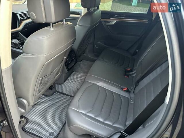 Чорний Фольксваген Туарег, об'ємом двигуна 2.97 л та пробігом 190 тис. км за 42000 $, фото 11 на Automoto.ua