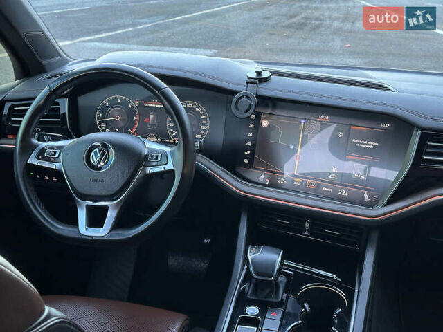 Черный Фольксваген Туарег, объемом двигателя 3 л и пробегом 259 тыс. км за 38999 $, фото 70 на Automoto.ua