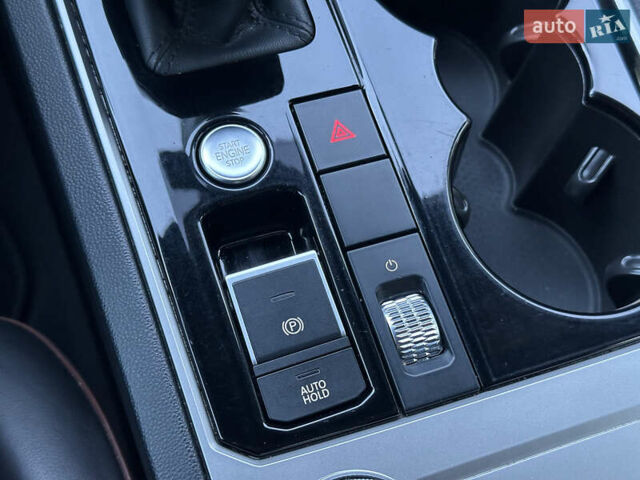 Черный Фольксваген Туарег, объемом двигателя 3 л и пробегом 259 тыс. км за 38999 $, фото 88 на Automoto.ua