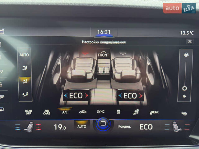 Черный Фольксваген Туарег, объемом двигателя 2.97 л и пробегом 187 тыс. км за 45500 $, фото 43 на Automoto.ua