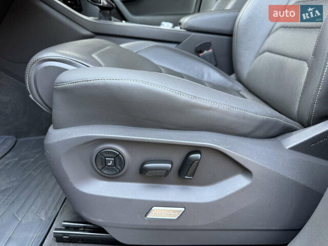 Чорний Фольксваген Туарег, об'ємом двигуна 2.97 л та пробігом 206 тис. км за 45000 $, фото 24 на Automoto.ua