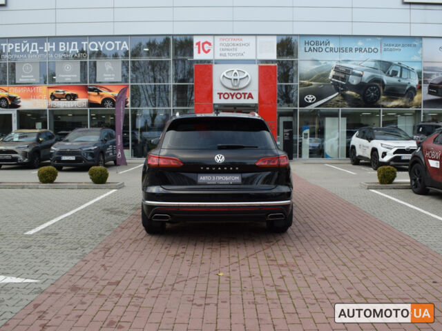 Чорний Фольксваген Туарег, об'ємом двигуна 3 л та пробігом 145 тис. км за 39805 $, фото 3 на Automoto.ua