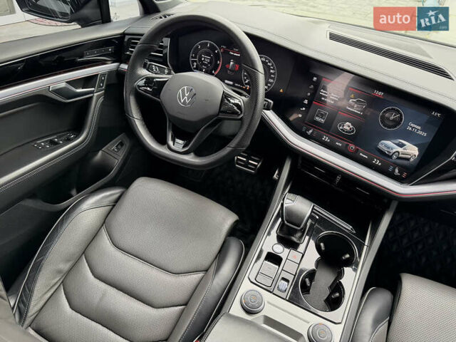 Чорний Фольксваген Туарег, об'ємом двигуна 3 л та пробігом 99 тис. км за 57888 $, фото 77 на Automoto.ua