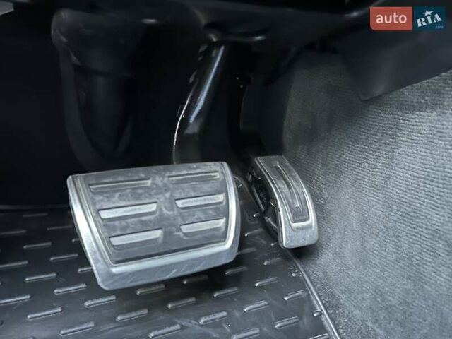 Черный Фольксваген Туарег, объемом двигателя 2.97 л и пробегом 264 тыс. км за 44000 $, фото 56 на Automoto.ua