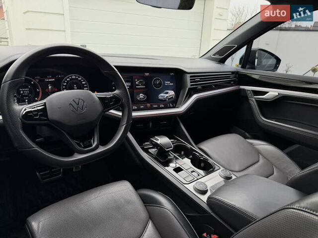 Чорний Фольксваген Туарег, об'ємом двигуна 3 л та пробігом 99 тис. км за 57888 $, фото 78 на Automoto.ua