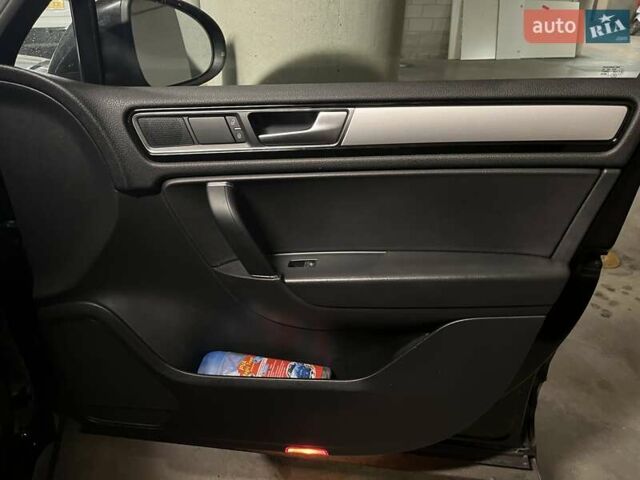 Чорний Фольксваген Туарег, об'ємом двигуна 3 л та пробігом 106 тис. км за 32519 $, фото 21 на Automoto.ua