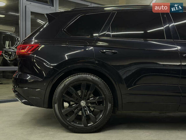 Черный Фольксваген Туарег, объемом двигателя 2.97 л и пробегом 172 тыс. км за 50500 $, фото 17 на Automoto.ua