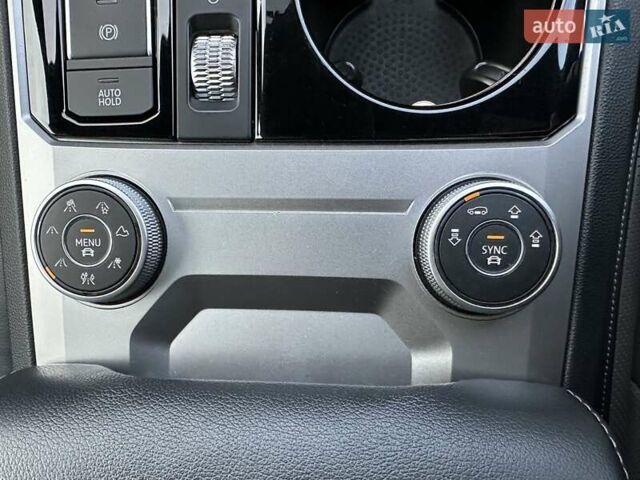 Черный Фольксваген Туарег, объемом двигателя 2.97 л и пробегом 264 тыс. км за 44000 $, фото 42 на Automoto.ua