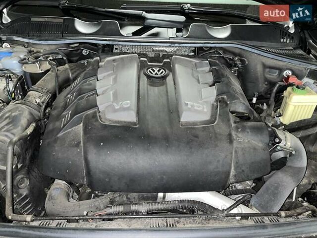 Чорний Фольксваген Туарег, об'ємом двигуна 3 л та пробігом 106 тис. км за 32519 $, фото 32 на Automoto.ua