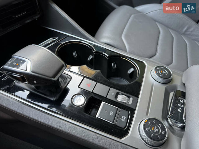 Чорний Фольксваген Туарег, об'ємом двигуна 2.97 л та пробігом 206 тис. км за 45000 $, фото 47 на Automoto.ua