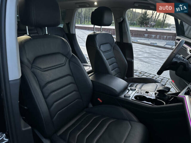 Черный Фольксваген Туарег, объемом двигателя 3 л и пробегом 229 тыс. км за 39999 $, фото 50 на Automoto.ua