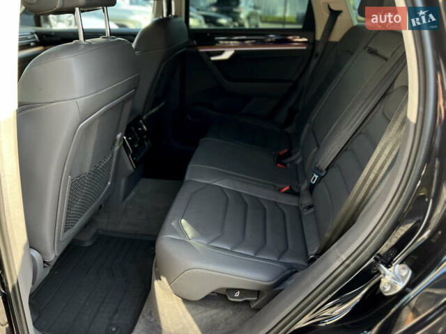 Чорний Фольксваген Туарег, об'ємом двигуна 3 л та пробігом 166 тис. км за 49900 $, фото 7 на Automoto.ua