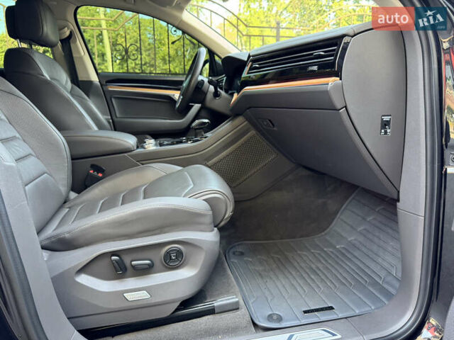 Чорний Фольксваген Туарег, об'ємом двигуна 2.97 л та пробігом 206 тис. км за 45000 $, фото 55 на Automoto.ua