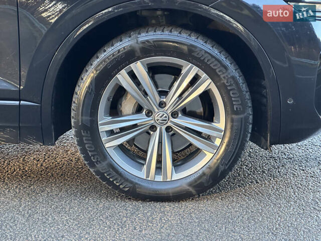 Черный Фольксваген Туарег, объемом двигателя 3 л и пробегом 259 тыс. км за 38999 $, фото 30 на Automoto.ua