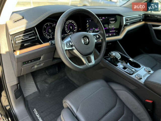 Чорний Фольксваген Туарег, об'ємом двигуна 3 л та пробігом 166 тис. км за 49900 $, фото 24 на Automoto.ua