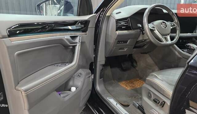 Черный Фольксваген Туарег, объемом двигателя 2.97 л и пробегом 180 тыс. км за 48500 $, фото 28 на Automoto.ua