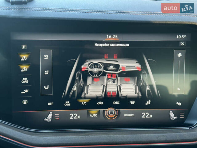 Черный Фольксваген Туарег, объемом двигателя 3 л и пробегом 259 тыс. км за 38999 $, фото 104 на Automoto.ua