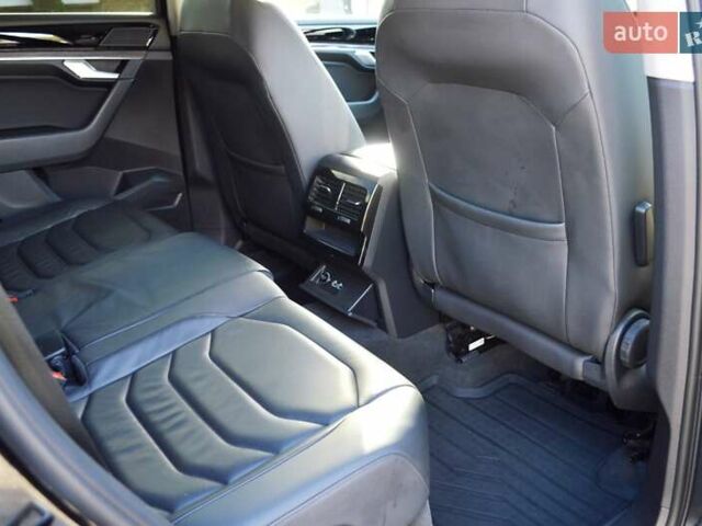 Черный Фольксваген Туарег, объемом двигателя 2.97 л и пробегом 115 тыс. км за 39900 $, фото 30 на Automoto.ua