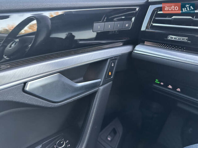 Черный Фольксваген Туарег, объемом двигателя 2.97 л и пробегом 154 тыс. км за 46000 $, фото 7 на Automoto.ua