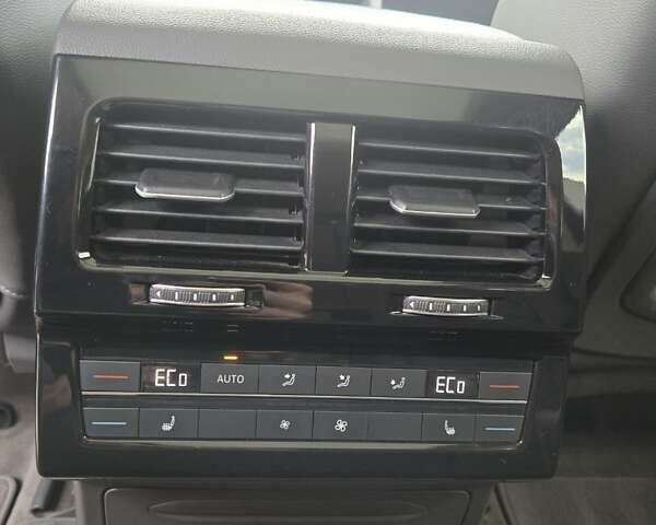 Черный Фольксваген Туарег, объемом двигателя 2.97 л и пробегом 135 тыс. км за 47000 $, фото 28 на Automoto.ua