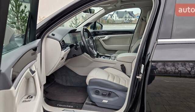 Черный Фольксваген Туарег, объемом двигателя 3 л и пробегом 189 тыс. км за 42800 $, фото 39 на Automoto.ua