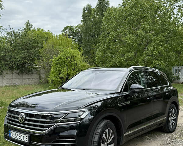 Черный Фольксваген Туарег, объемом двигателя 2.97 л и пробегом 154 тыс. км за 46000 $, фото 1 на Automoto.ua