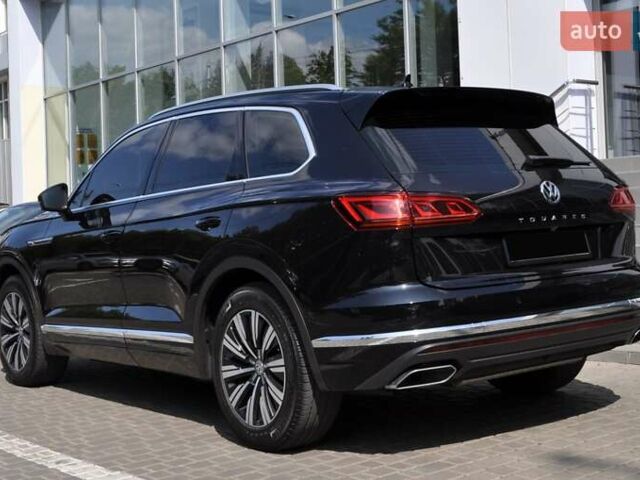 Черный Фольксваген Туарег, объемом двигателя 2.97 л и пробегом 138 тыс. км за 46400 $, фото 3 на Automoto.ua