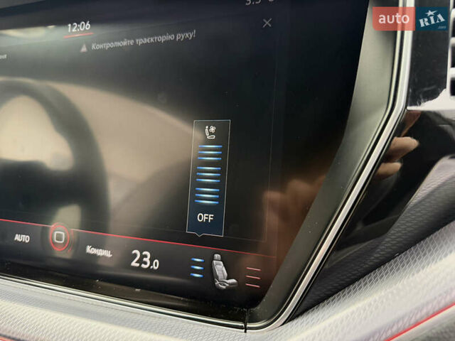 Чорний Фольксваген Туарег, об'ємом двигуна 3 л та пробігом 99 тис. км за 57888 $, фото 72 на Automoto.ua