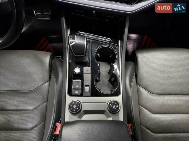 Черный Фольксваген Туарег, объемом двигателя 2.97 л и пробегом 172 тыс. км за 50500 $, фото 27 на Automoto.ua