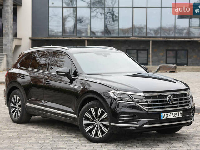 Черный Фольксваген Туарег, объемом двигателя 2.97 л и пробегом 252 тыс. км за 40500 $, фото 1 на Automoto.ua