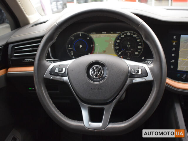 Чорний Фольксваген Туарег, об'ємом двигуна 3 л та пробігом 145 тис. км за 39805 $, фото 8 на Automoto.ua