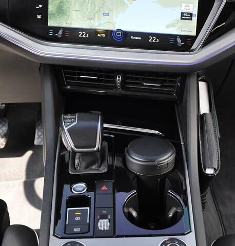 Черный Фольксваген Туарег, объемом двигателя 2.97 л и пробегом 138 тыс. км за 46400 $, фото 35 на Automoto.ua