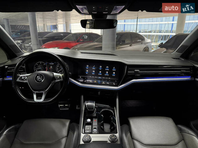 Черный Фольксваген Туарег, объемом двигателя 2.97 л и пробегом 172 тыс. км за 50500 $, фото 25 на Automoto.ua