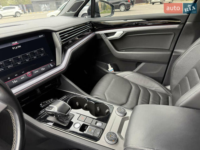 Чорний Фольксваген Туарег, об'ємом двигуна 3 л та пробігом 190 тис. км за 44500 $, фото 16 на Automoto.ua