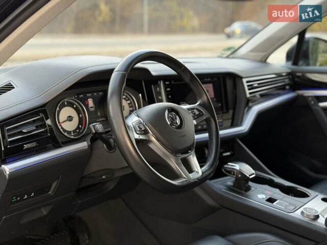 Черный Фольксваген Туарег, объемом двигателя 2.97 л и пробегом 280 тыс. км за 37900 $, фото 13 на Automoto.ua