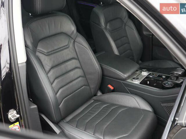 Черный Фольксваген Туарег, объемом двигателя 2.97 л и пробегом 252 тыс. км за 40500 $, фото 35 на Automoto.ua