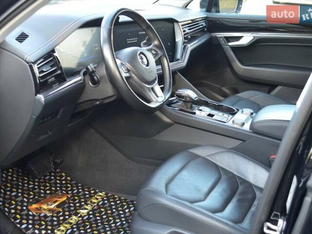 Черный Фольксваген Туарег, объемом двигателя 2.97 л и пробегом 115 тыс. км за 39900 $, фото 12 на Automoto.ua