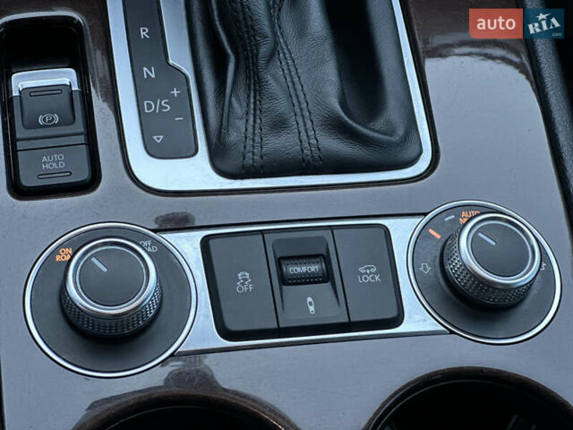 Черный Фольксваген Туарег, объемом двигателя 2.97 л и пробегом 275 тыс. км за 24800 $, фото 33 на Automoto.ua