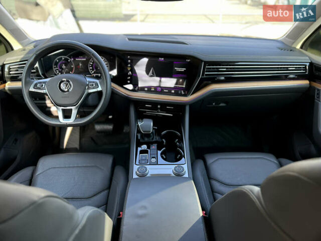 Чорний Фольксваген Туарег, об'ємом двигуна 3 л та пробігом 166 тис. км за 49900 $, фото 8 на Automoto.ua