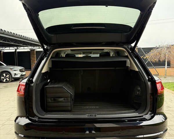 Черный Фольксваген Туарег, объемом двигателя 2.97 л и пробегом 135 тыс. км за 45500 $, фото 10 на Automoto.ua