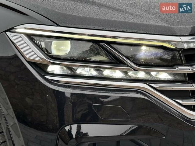 Черный Фольксваген Туарег, объемом двигателя 2.97 л и пробегом 264 тыс. км за 44000 $, фото 3 на Automoto.ua