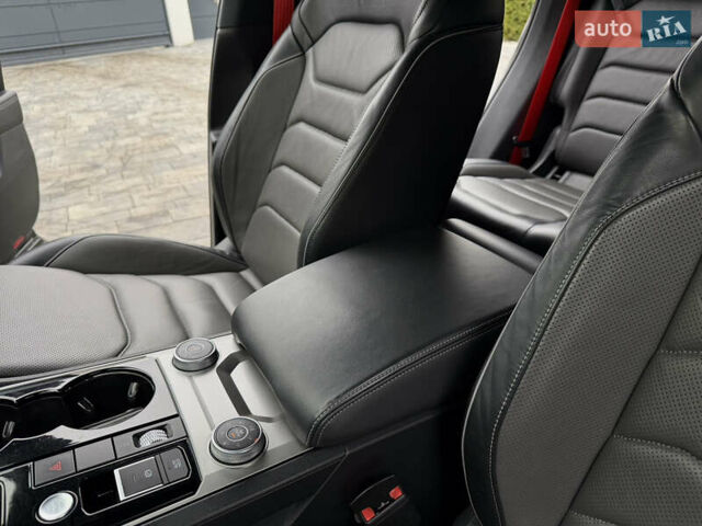 Чорний Фольксваген Туарег, об'ємом двигуна 3 л та пробігом 99 тис. км за 57888 $, фото 56 на Automoto.ua