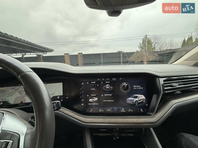 Черный Фольксваген Туарег, объемом двигателя 2.97 л и пробегом 135 тыс. км за 45500 $, фото 18 на Automoto.ua